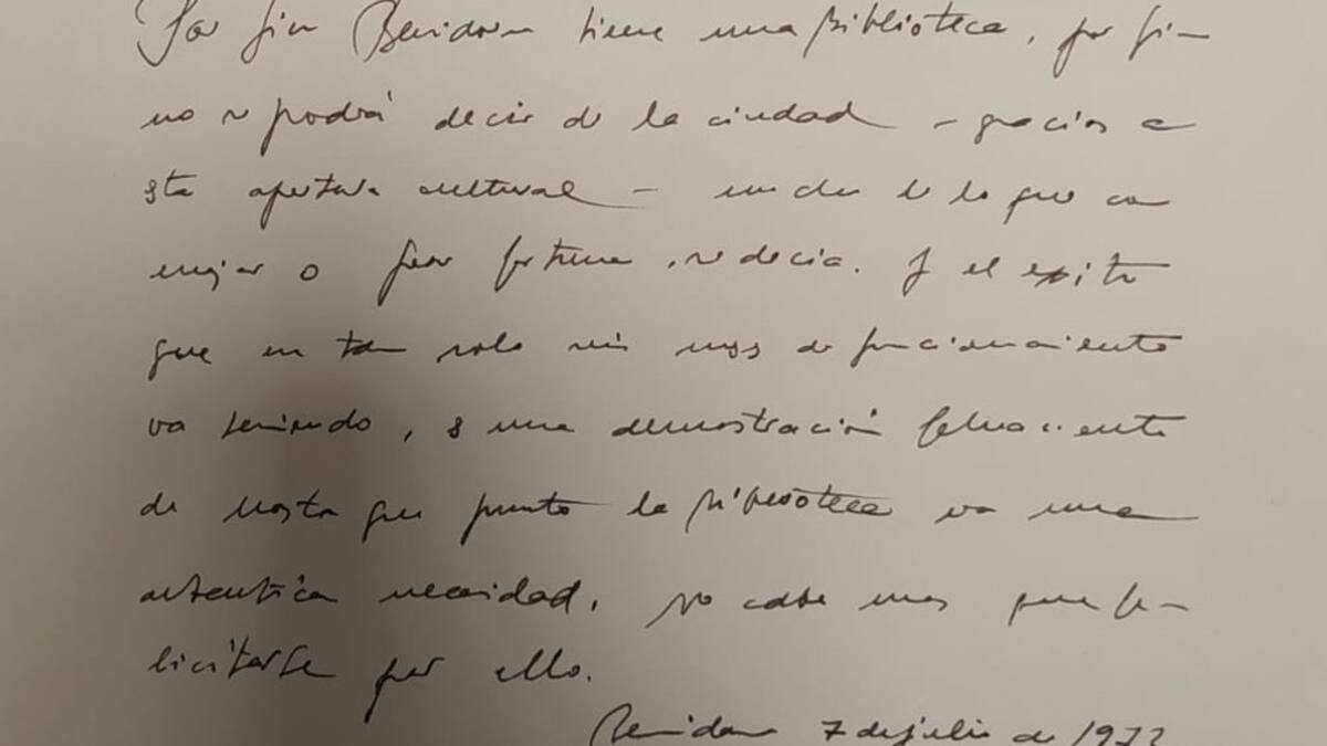 REPORTAJE SONORO | Firmas históricas en el archivo de la biblioteca de Benidorm