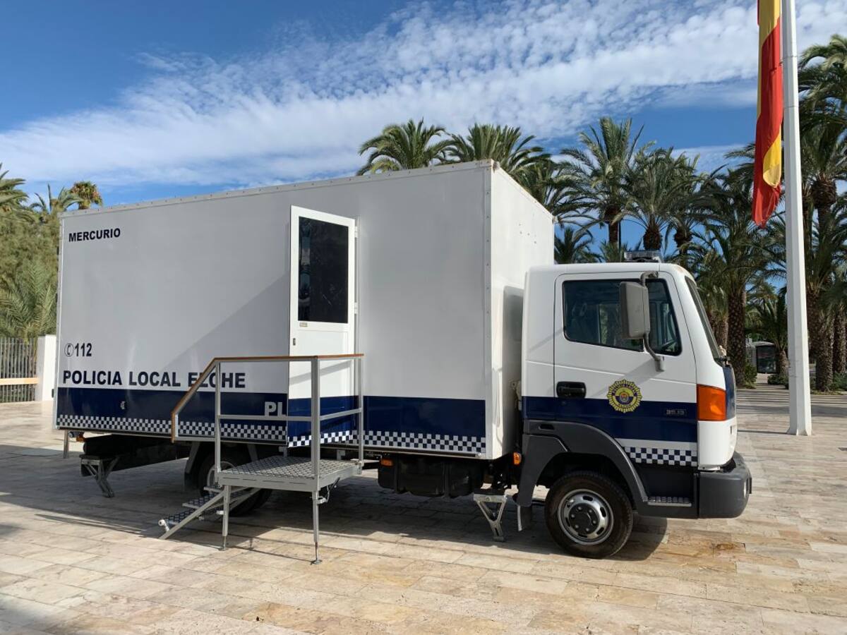 La Policía Local se refuerza con una oficina móvil de atención al ciudadano