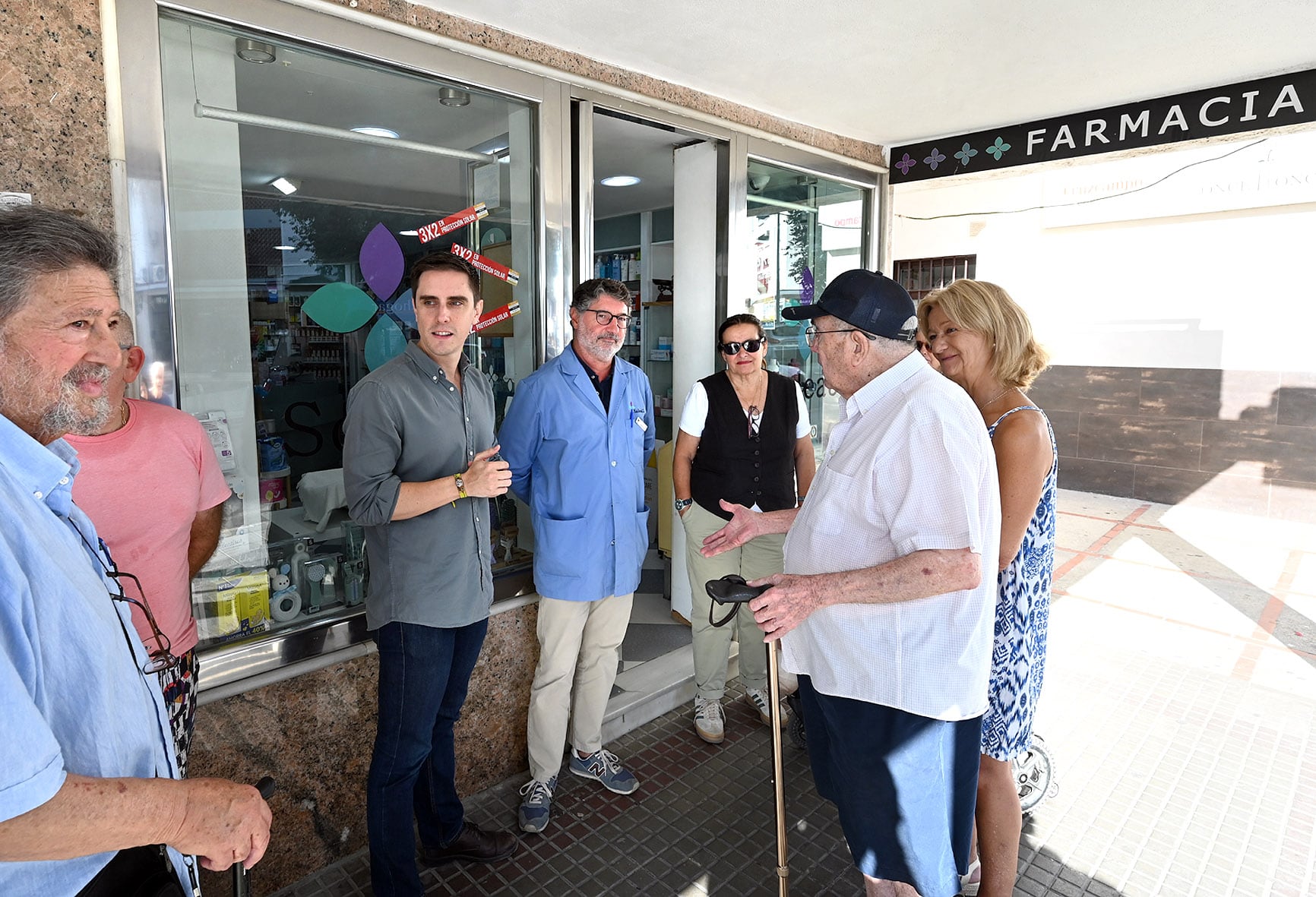 Visita de Jaime Espinar a la Barriada de Icovesa