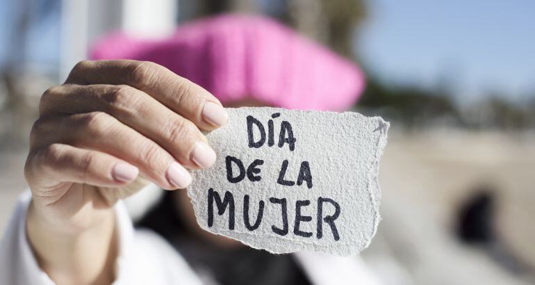 Colectivos feministas podrían no recoger la Medalla de Oro de Canarias