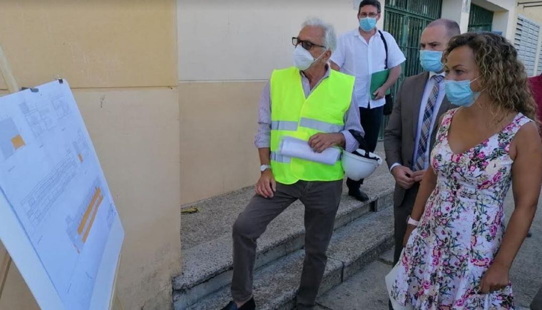 La delegada territorial de Educación, Marta Escrivá, en el IES Gelves, en una imagen de archivo