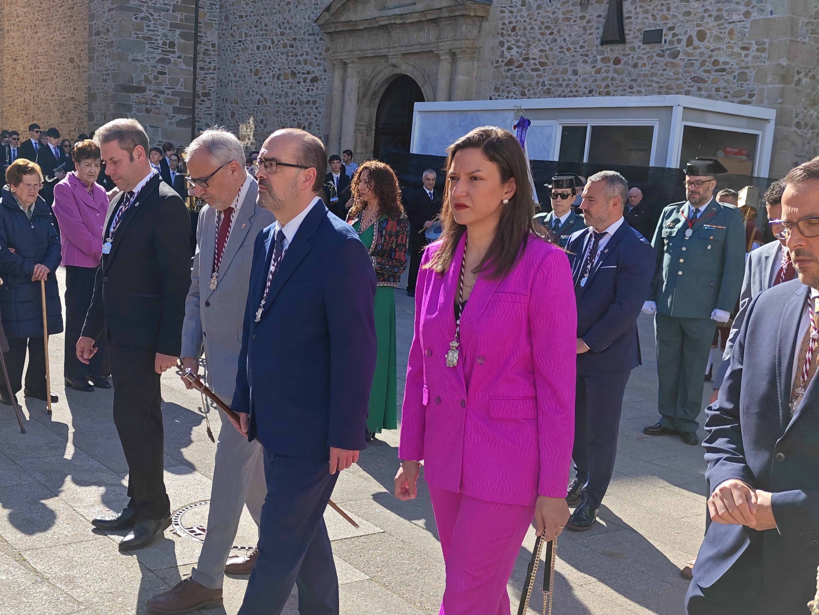 Autoridades en procesión