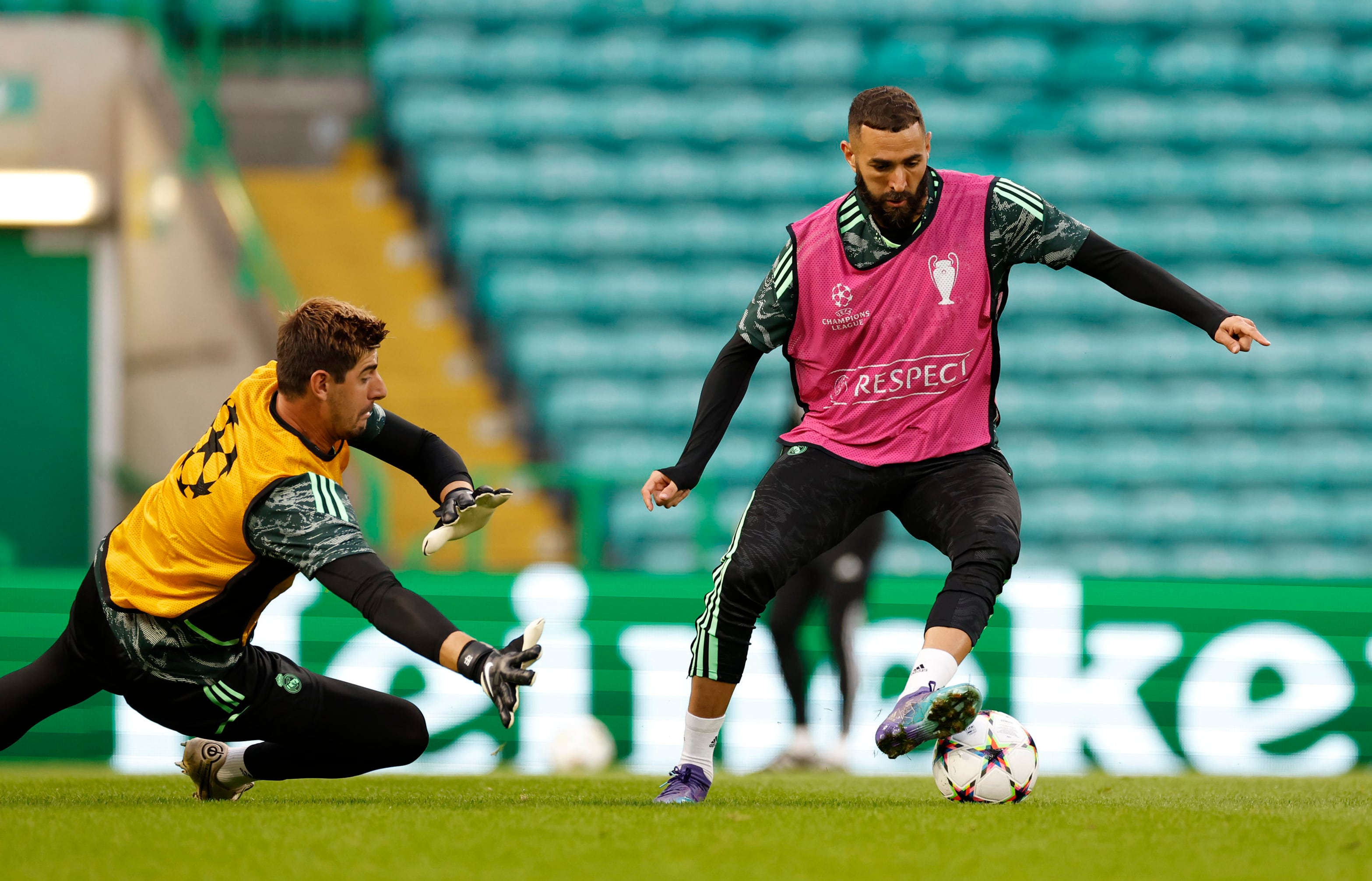 Courtois y Benzema en el Celtic Park de Glasgow.