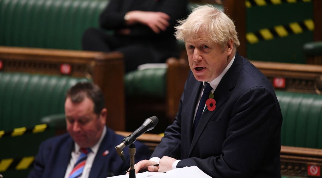 El primer ministro británico, Boris Johnson, interviene en la Cámara de los Comunes.