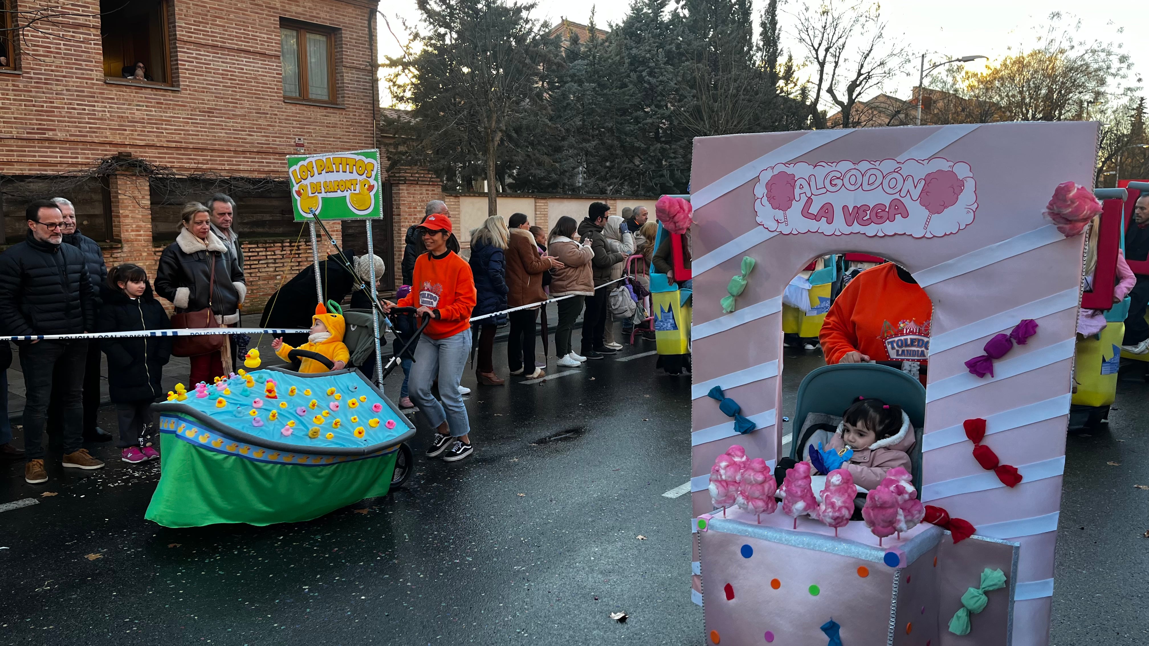 La lluvia da una tregua en Toledo para la celebración del desfile de carnaval, a pesar del aguacero previo a la salida