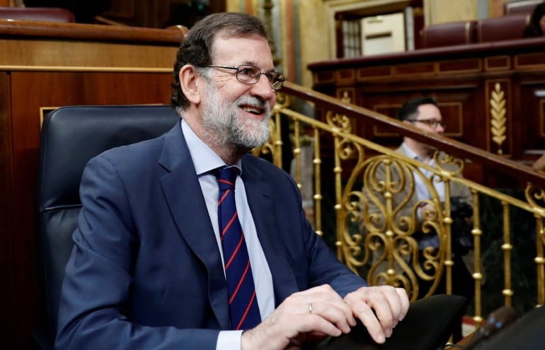 El presidente del Ejecutivo, Mariano Rajoy, al inicio de la sesión de control al Gobierno en el Congreso de los Diputados este 9 de mayo