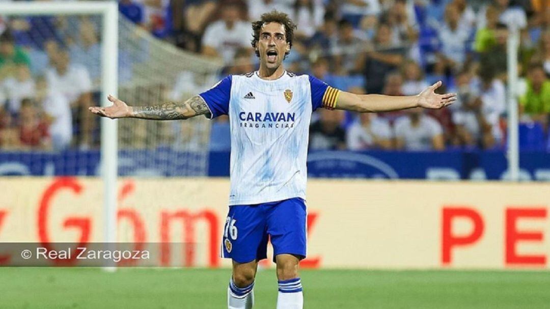 Eguaras durante un partido en La Romareda