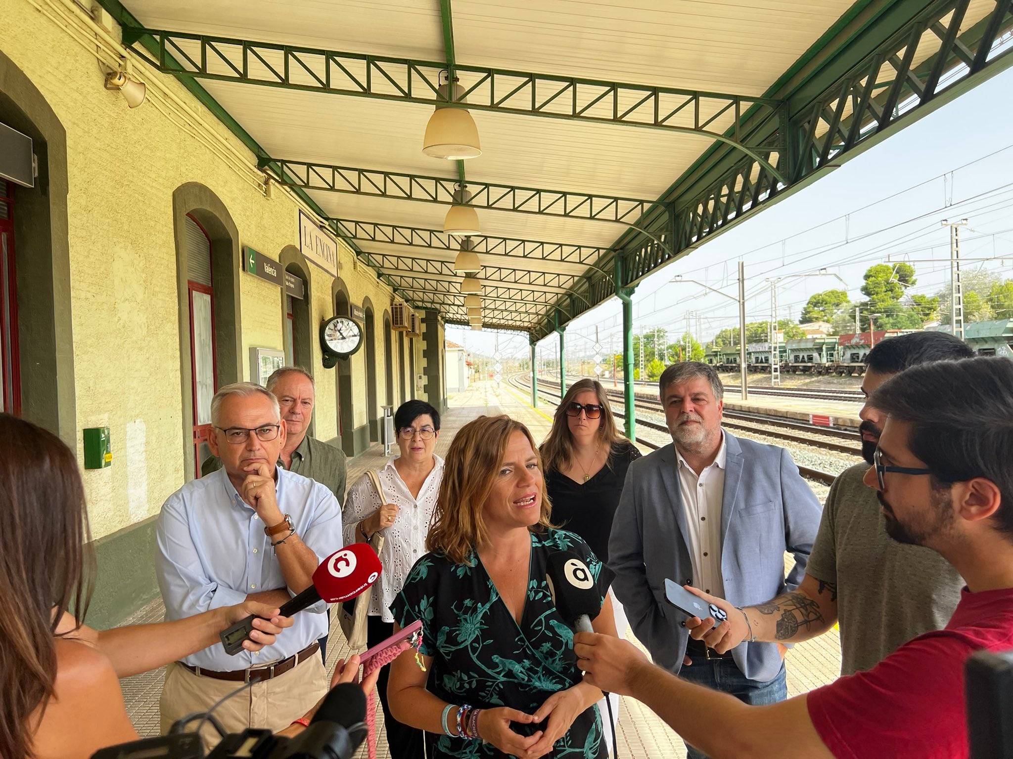 La delegada del Gobierno en la Comunitat Valenciiana, Pilar Bernabé, ha visitado este miércoles la estación de La Encina.