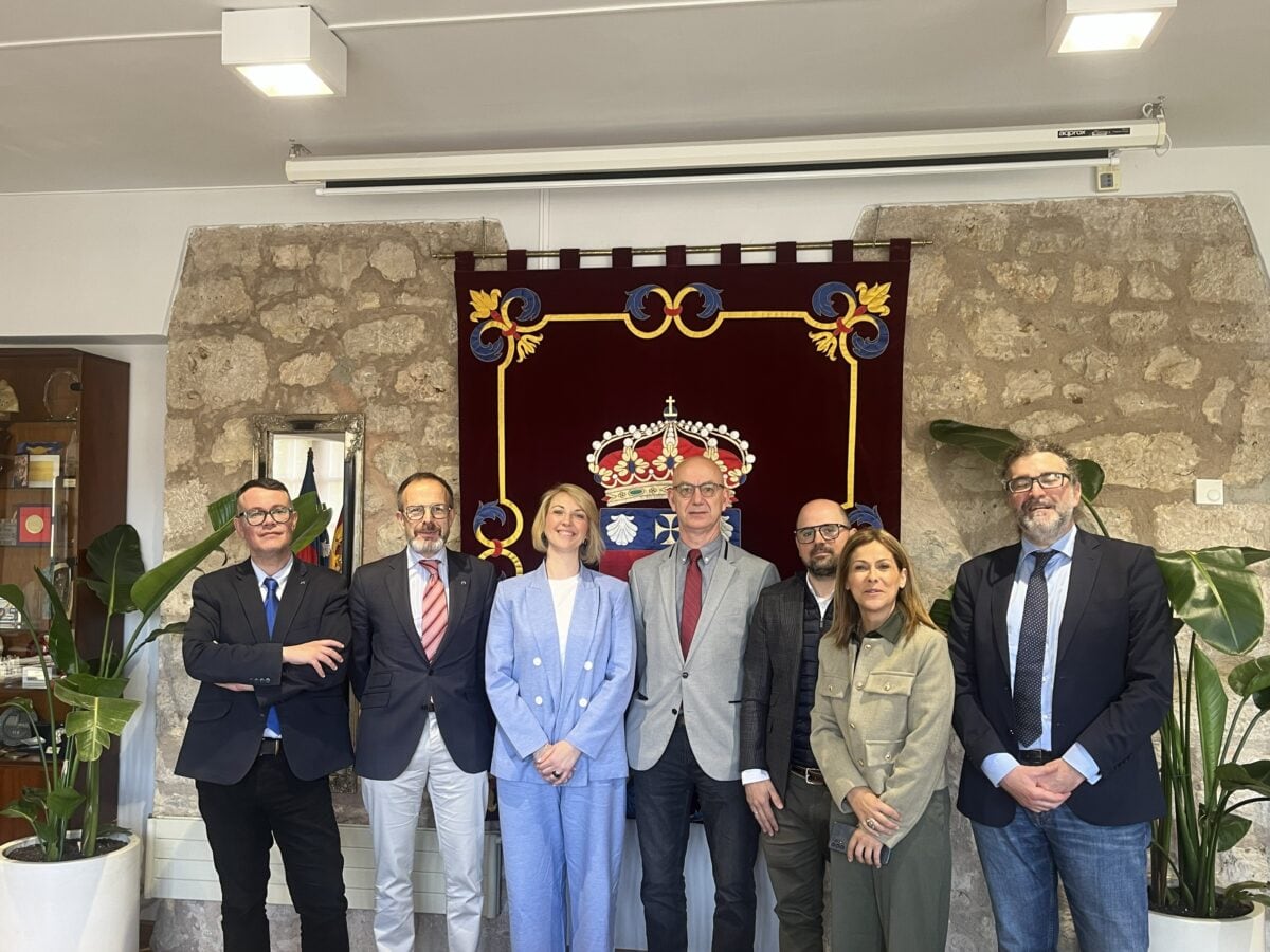 Representantes de la UBU y FAE ASEMAR tras la reunión