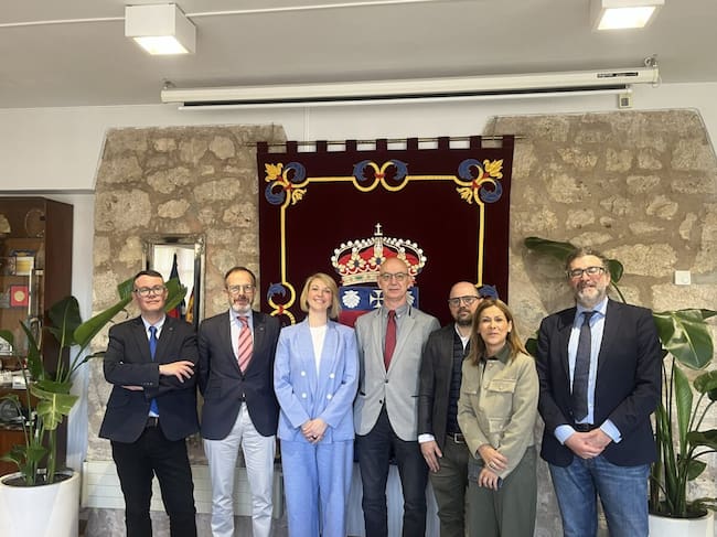 Representantes de la UBU y FAE ASEMAR tras la reunión