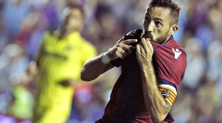 Morales celebra su gol al Villarreal.