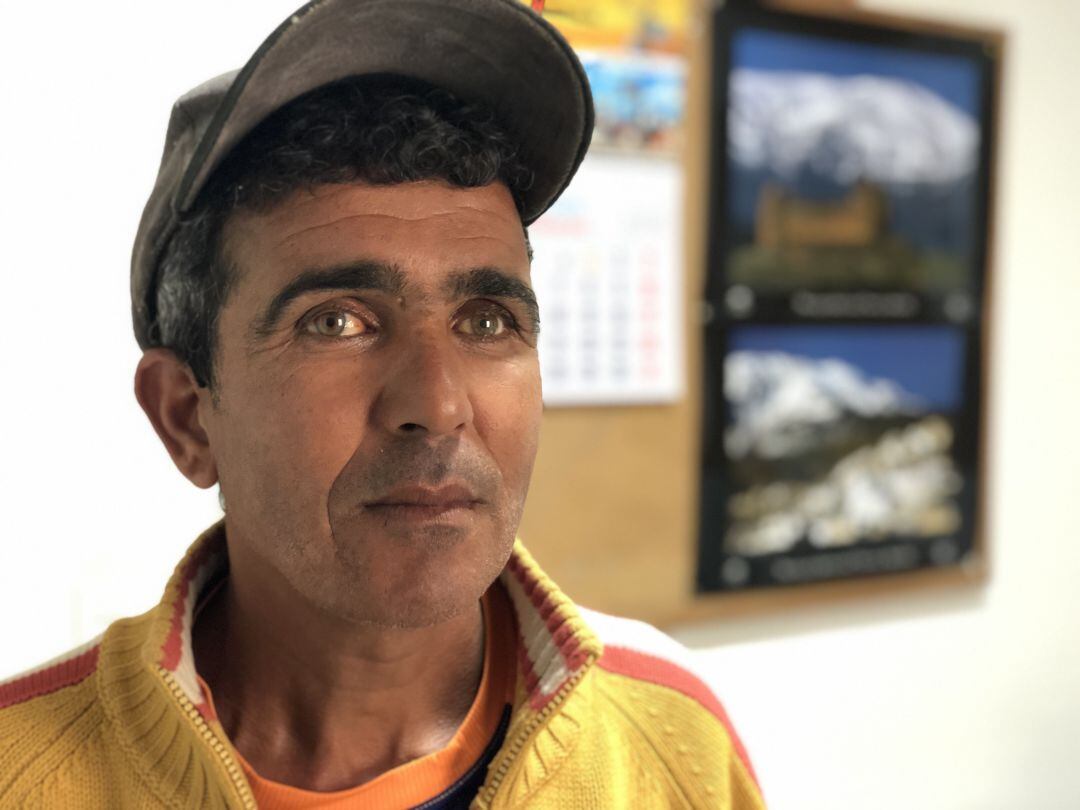 Encontró una cartera con 300 euros y la entregó a la Policía.