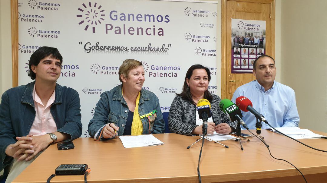 Representantes de Ganemos Palencia en su sede