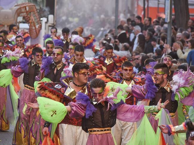 Asociación Cultural 'Los Perchas' de Mota del Cuervo, durante sus desfiles del 2024