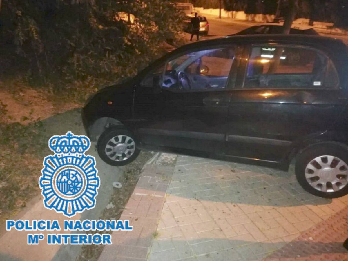 Intenta atropellar con el coche a la expareja de su novia en Málaga