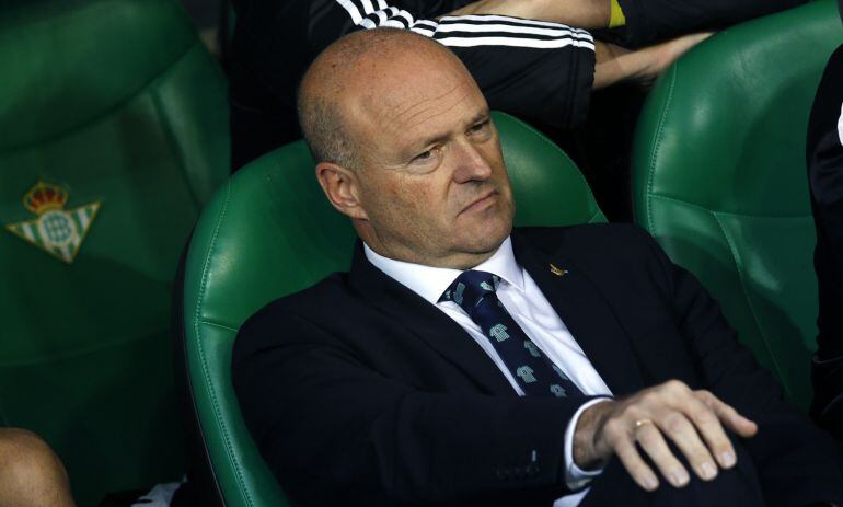 El entrenador del Betis Pepe Mel durante el partido frente al Sevilla, durante el partido de ida de octavos de final de la Copa del Rey