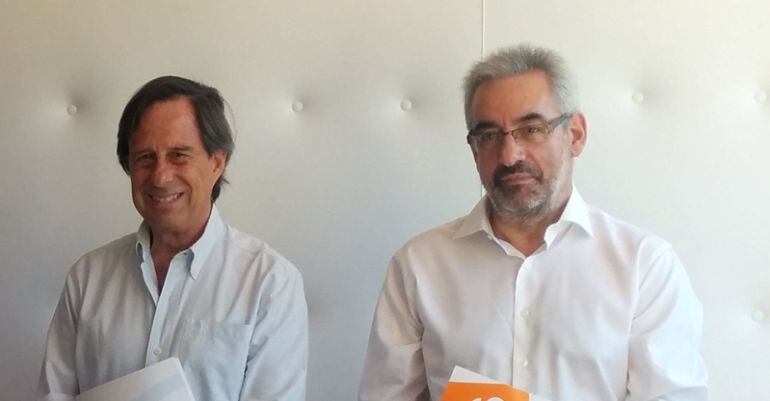 Ignacio García de Vinuesa, alcalde de Alcobendas y Horacio Rico, portavoz de C´s en la presentación del acuerdo de investidura 