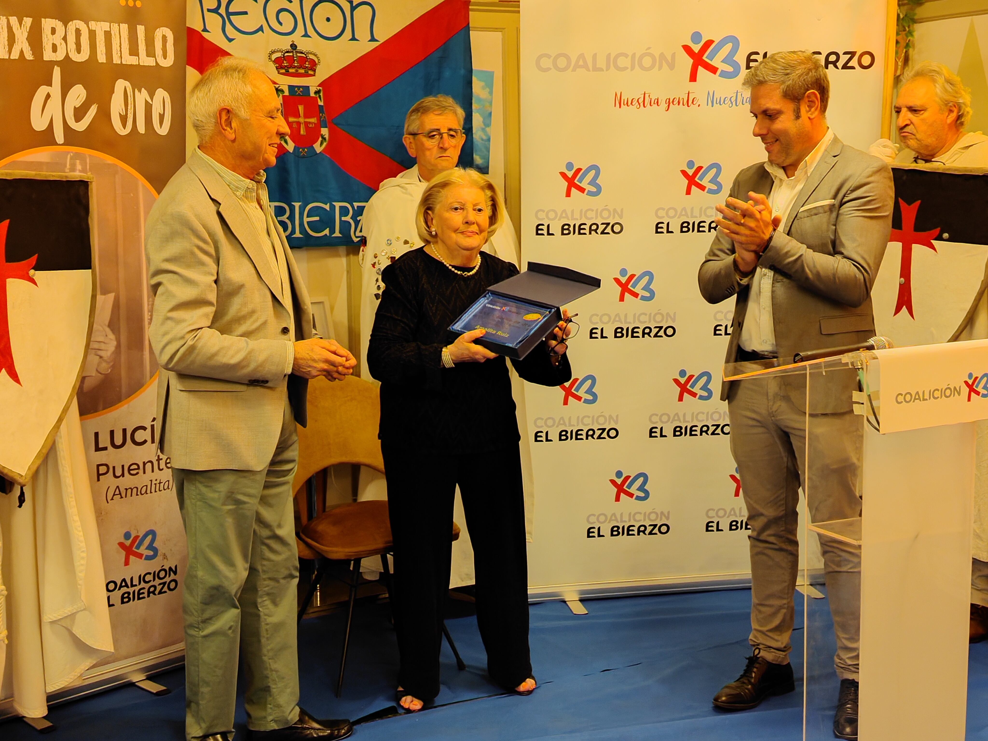 Amalita Ruiz recibe el Botillo de Oro