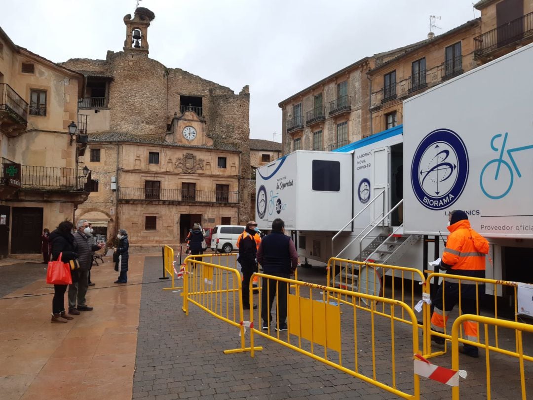 Camión laboratorio donde se ha realizado el cribado en Sepúlveda