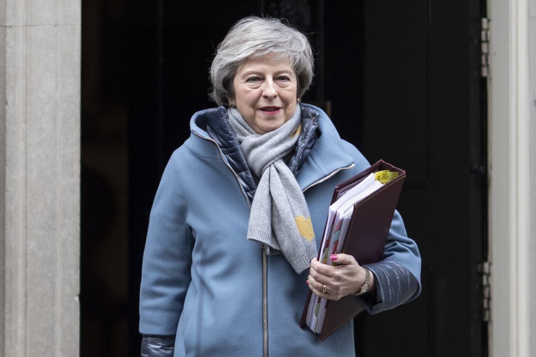 Theresa May saliendo de Downing Street