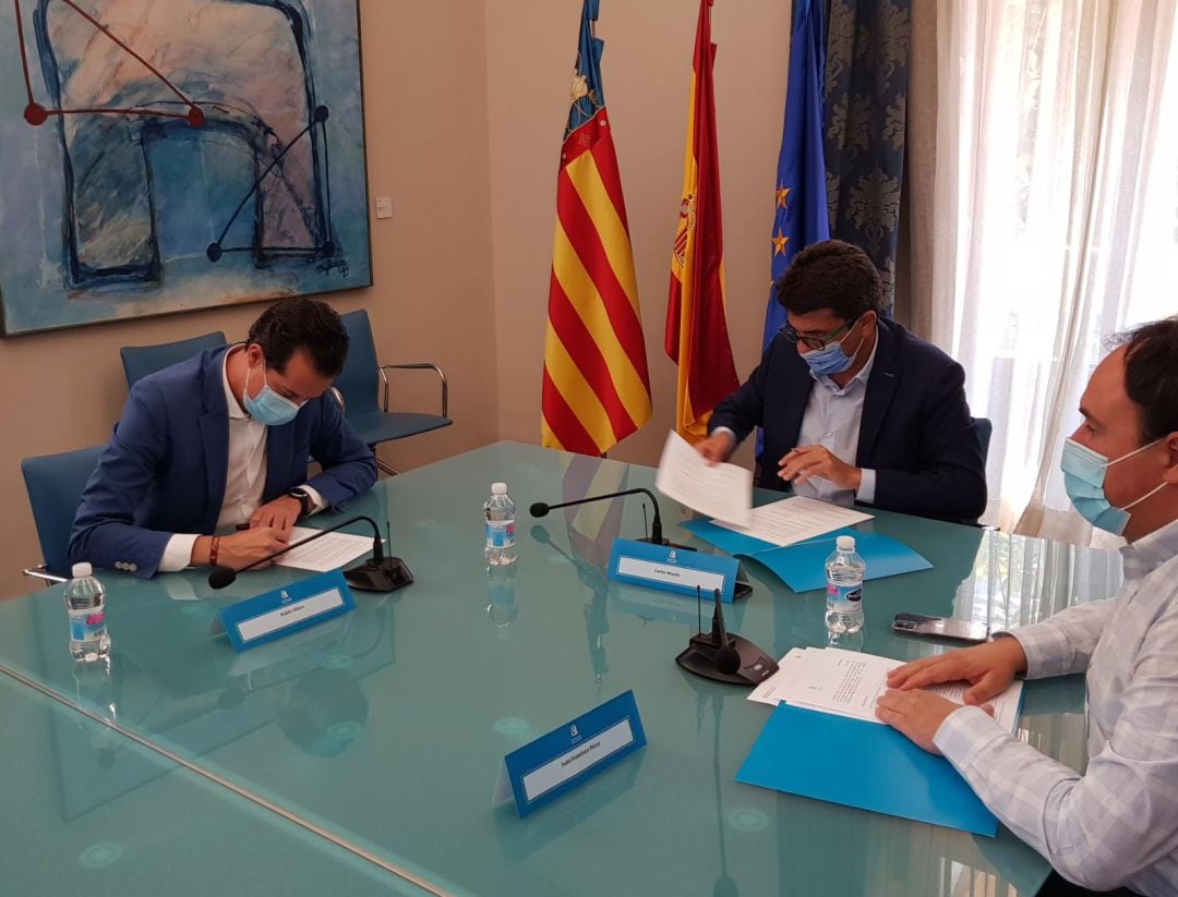 Firma en la Diputación de Alicante para el Plan Director del yacimiento El Monastil de Elda 