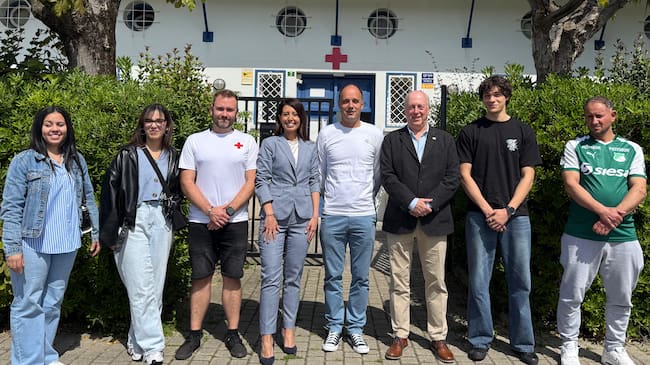 Visita de la diputada de Movilidad y Ordenación del Territorio, Azahara Domínguez, y el alcalde de Hondarribia, Igor Enparan, a las instalaciones de Cruz Roja