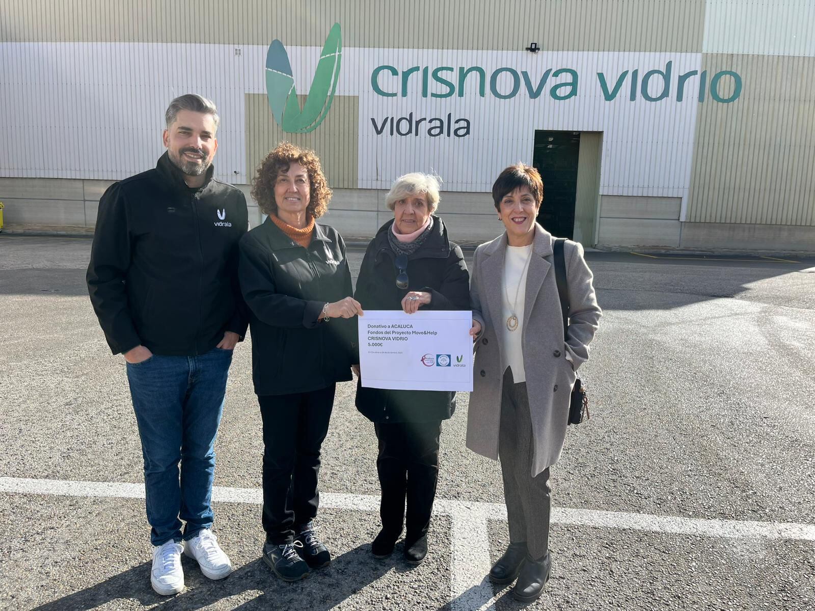 Donativo de Crisnova a ACALUCA