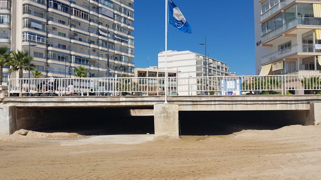 Desembocadura del barranco. Playa Arenal Bol. Calp