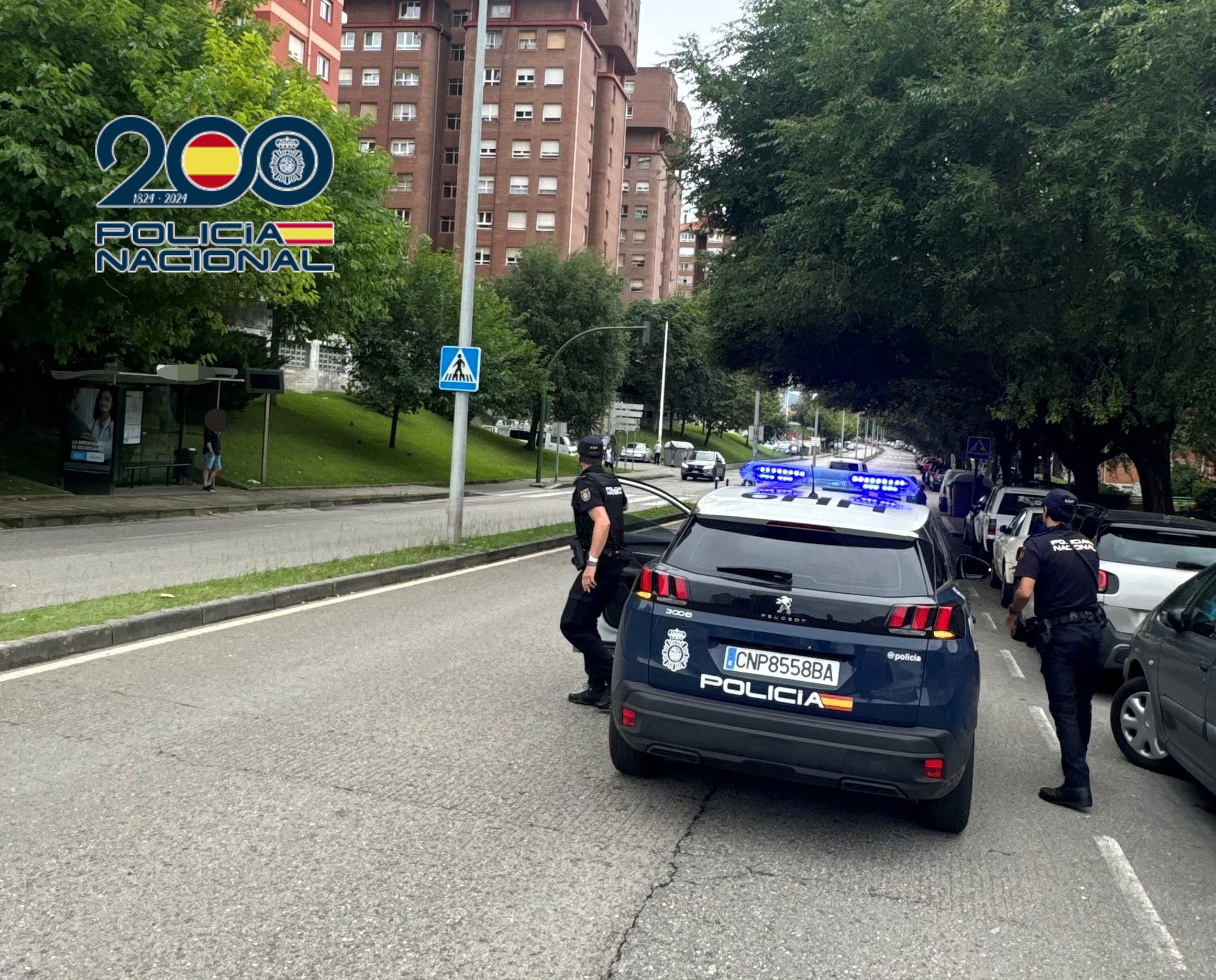 Una patrulla de la Policía Nacional se persona en Cazoña