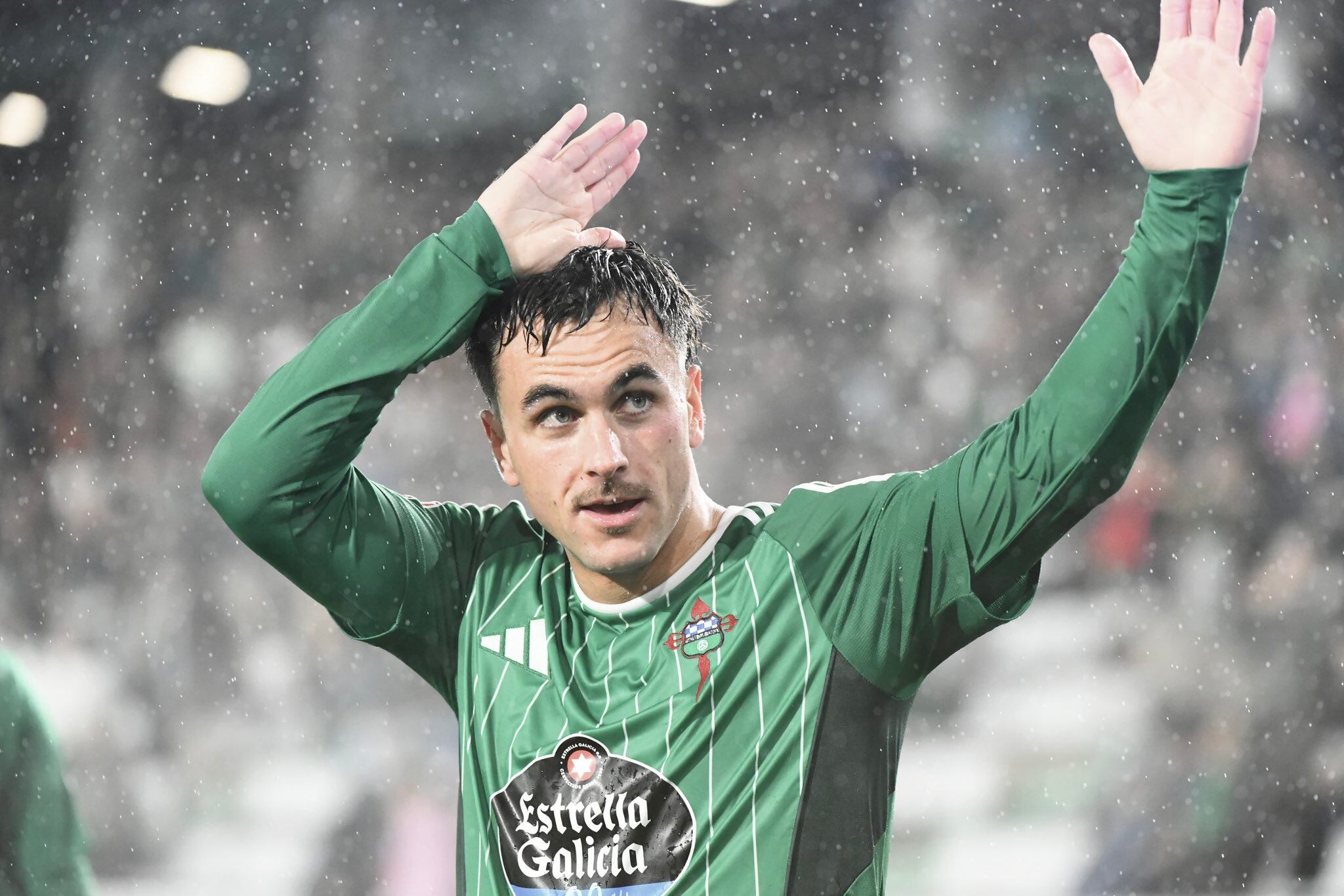 Antón Escobar celebra su gol en el Racing-Zamora de A Malata (foto: Racing Club Ferrol)