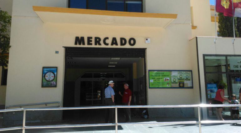 Puerta de entrada principal del Mercado de Abastos de Puertollano