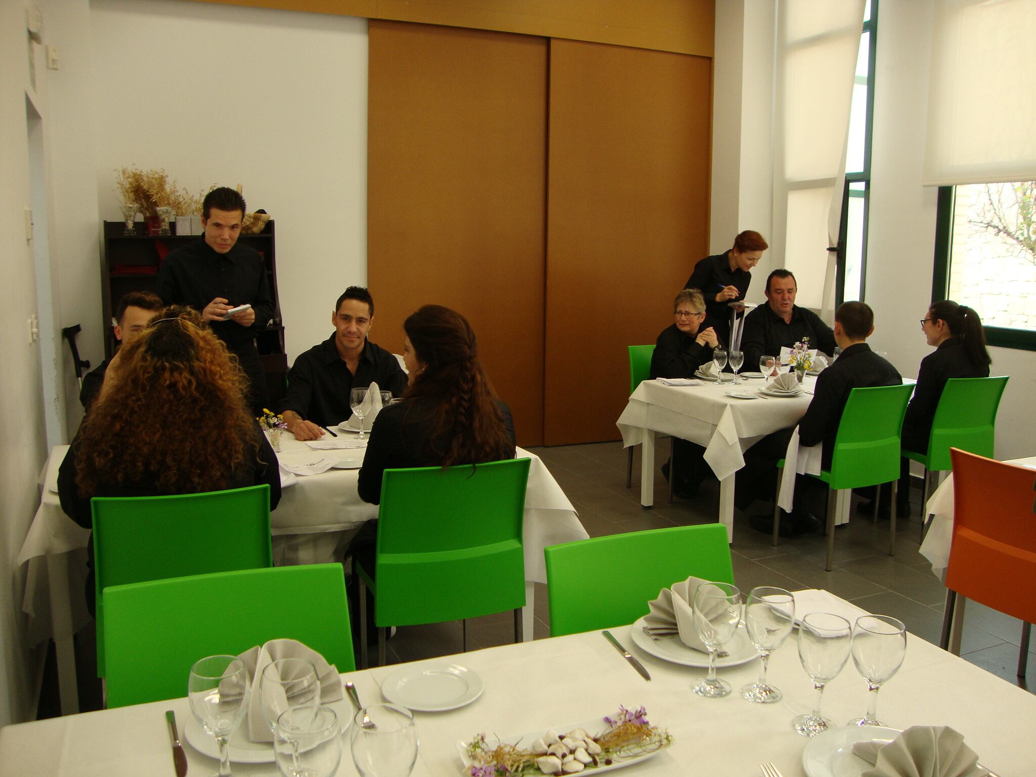 Foto de archivo del curso de operaciones básicas de hostelería en Impulsalicante