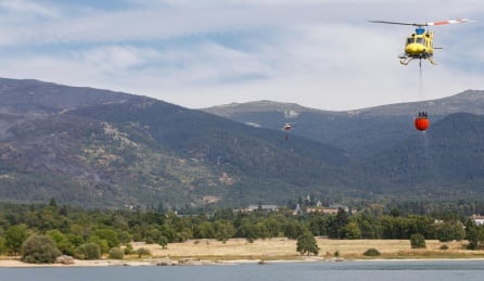 Prosiguen las labores de extinción del incendio de La Granja