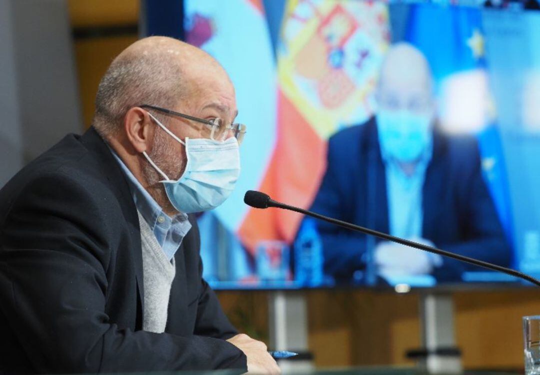 La Junta amplía a las 21:30 la actividad no esencial 