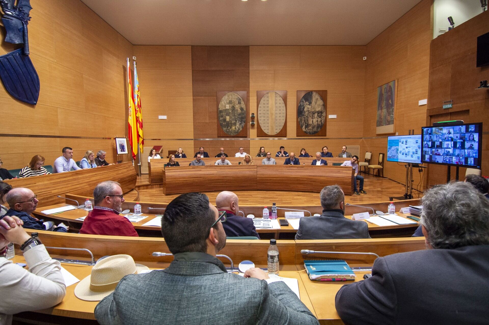 Reunión de los alcaldes y alcaldesas en la sede provincial