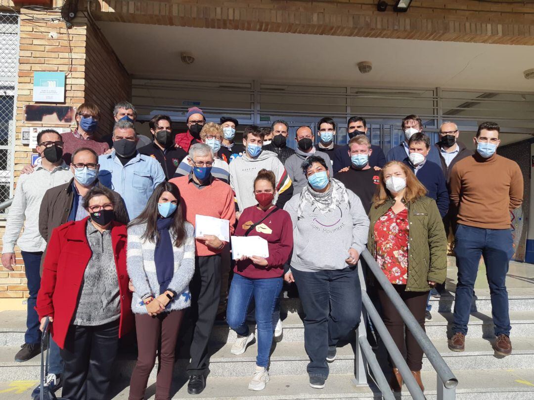 Los paqueteros de Sus Majestades de Oriente entregaron la recaudación a las asociaciones Somriu y TEA Asperger Font Roja Mariola.