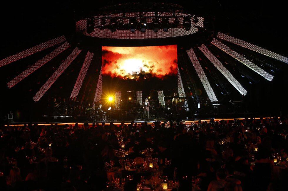 El cantante español Pablo Alboran se presenta durante la 19a ceremonia anual de los Premios Grammy Latinos en el MGM Grand Garden Arena en Las Vegas, Nevada.