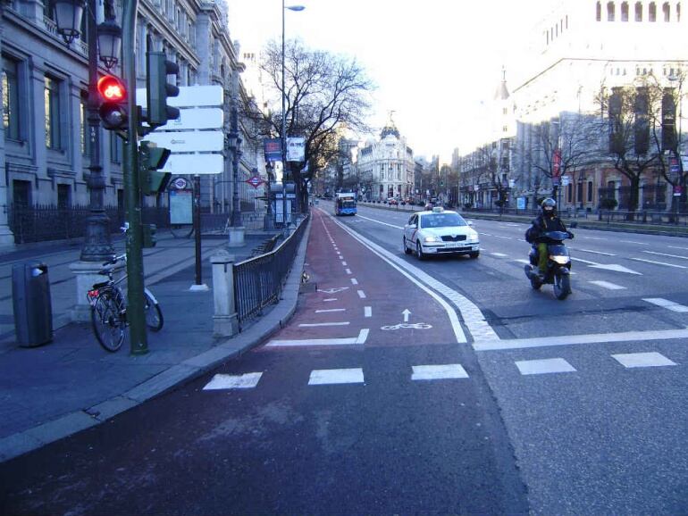 Uno de los carriles bicis segregados existentes en Madrid