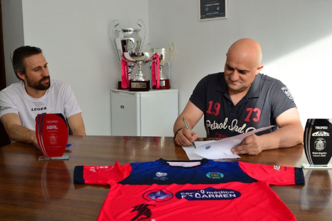 Kike García, presenta su dimisión como entrenador del Sala Ourense