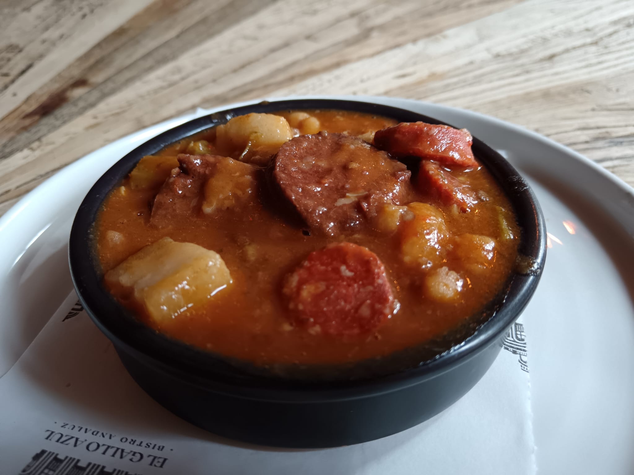 Cazuelita de berza jerezana con pringá