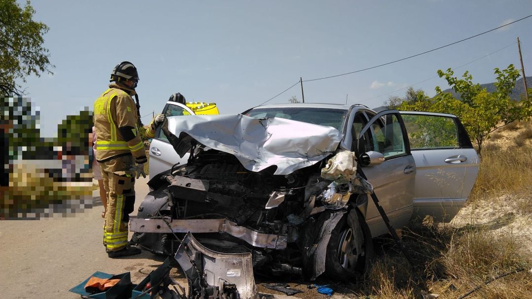 Colisión frontal en carretera vieja de Archivel