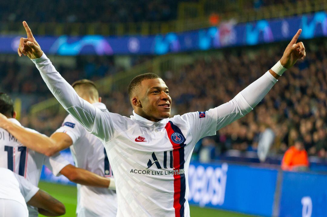 Kylian Mbappé celebra su &#039;hat-trick&#039; al Brujas