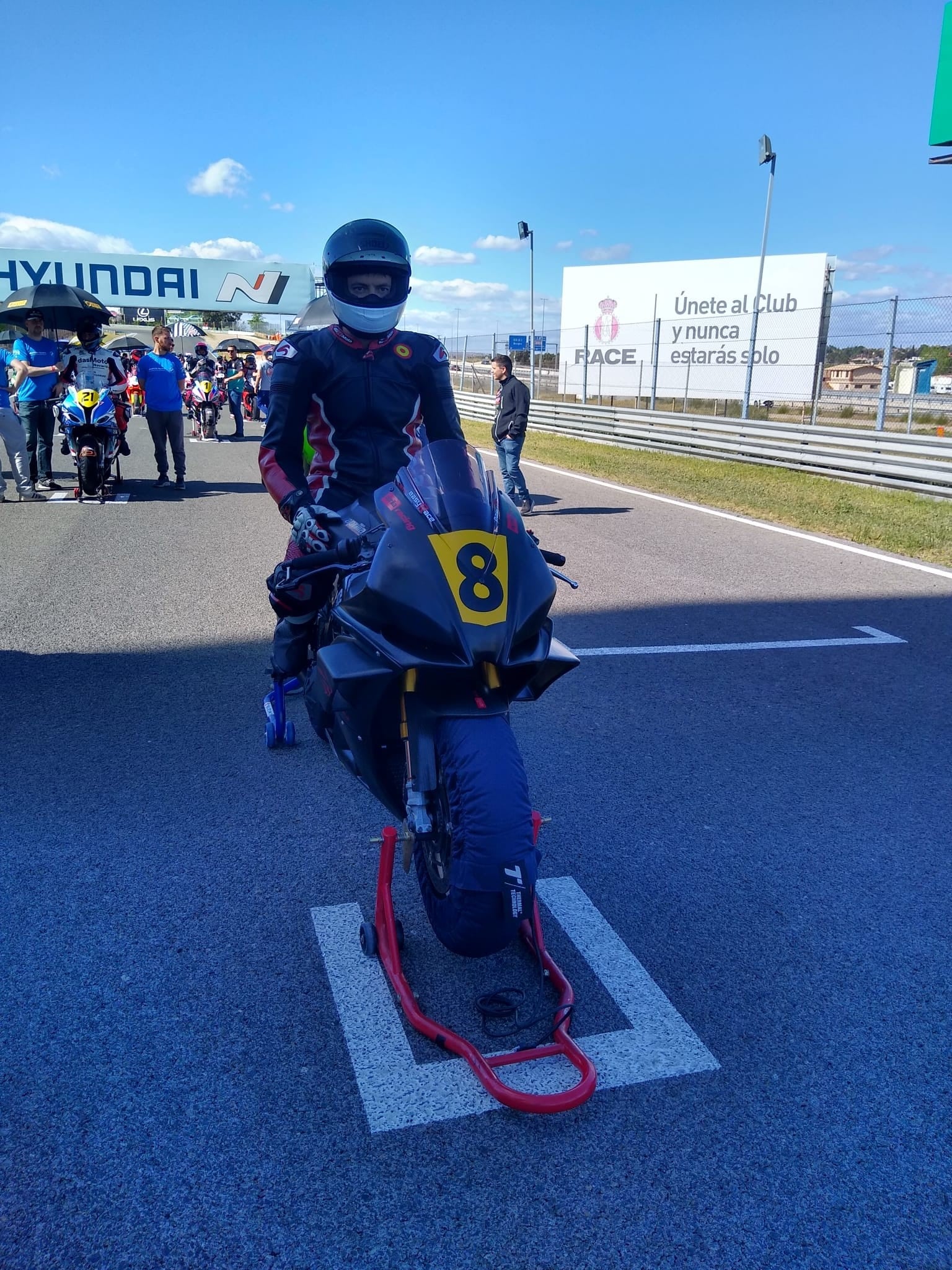 Lorien Oliva en la línea de salida en el Jarama