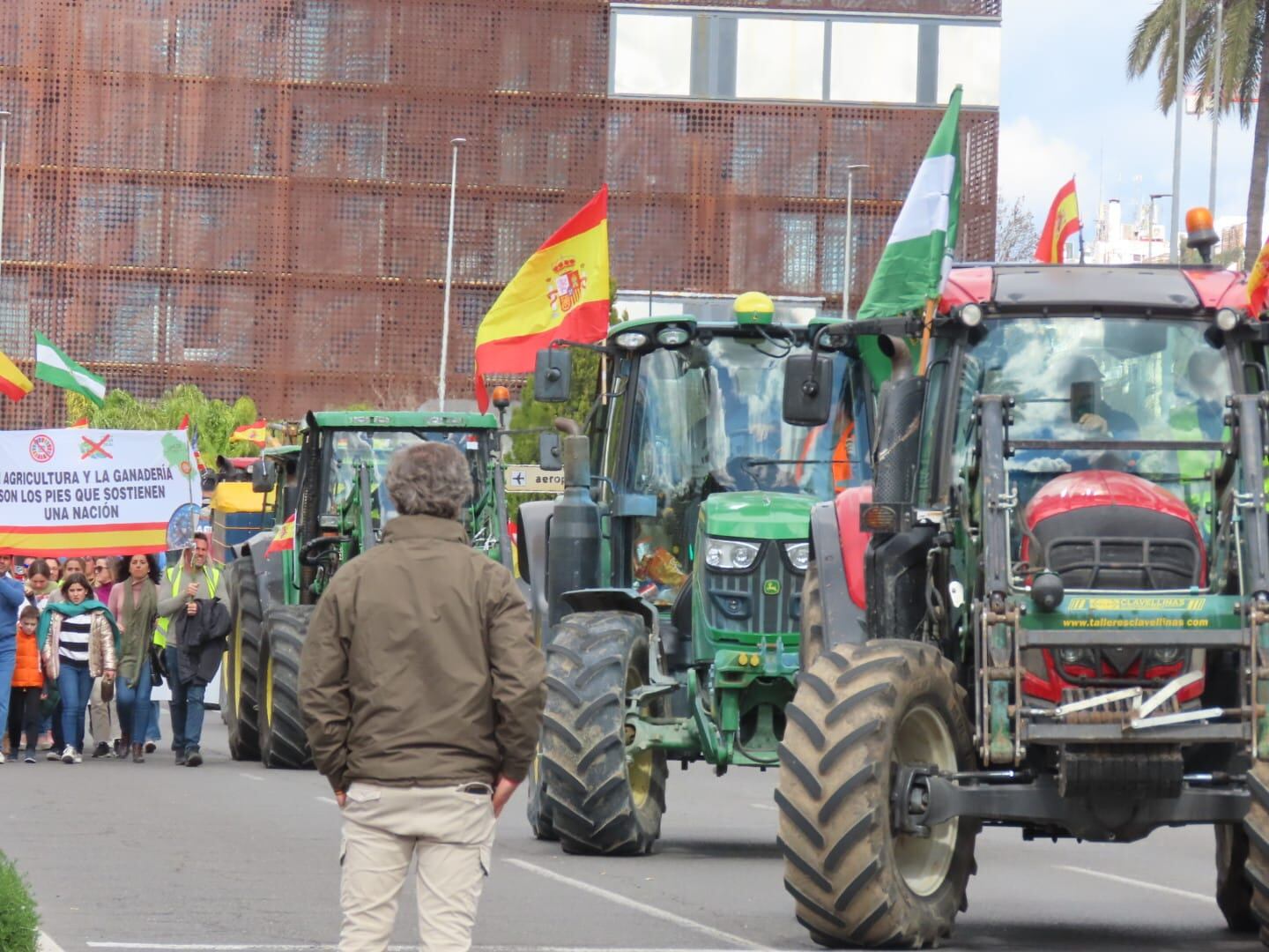 Tractorada y protesta a pie convocada por la asociación Agacor