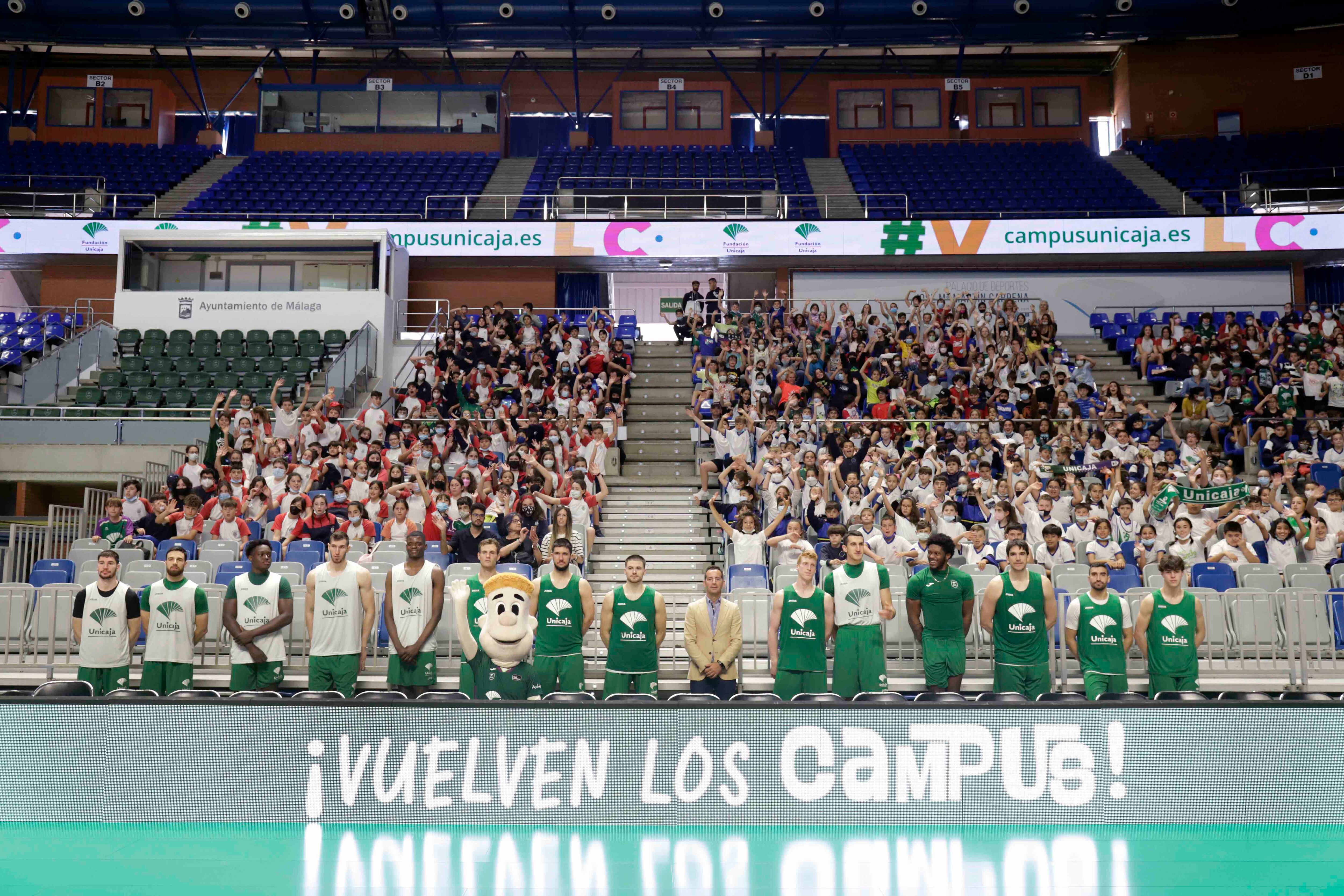La Fundación Unicaja presentó los Campus de verano en el Martín Carpena