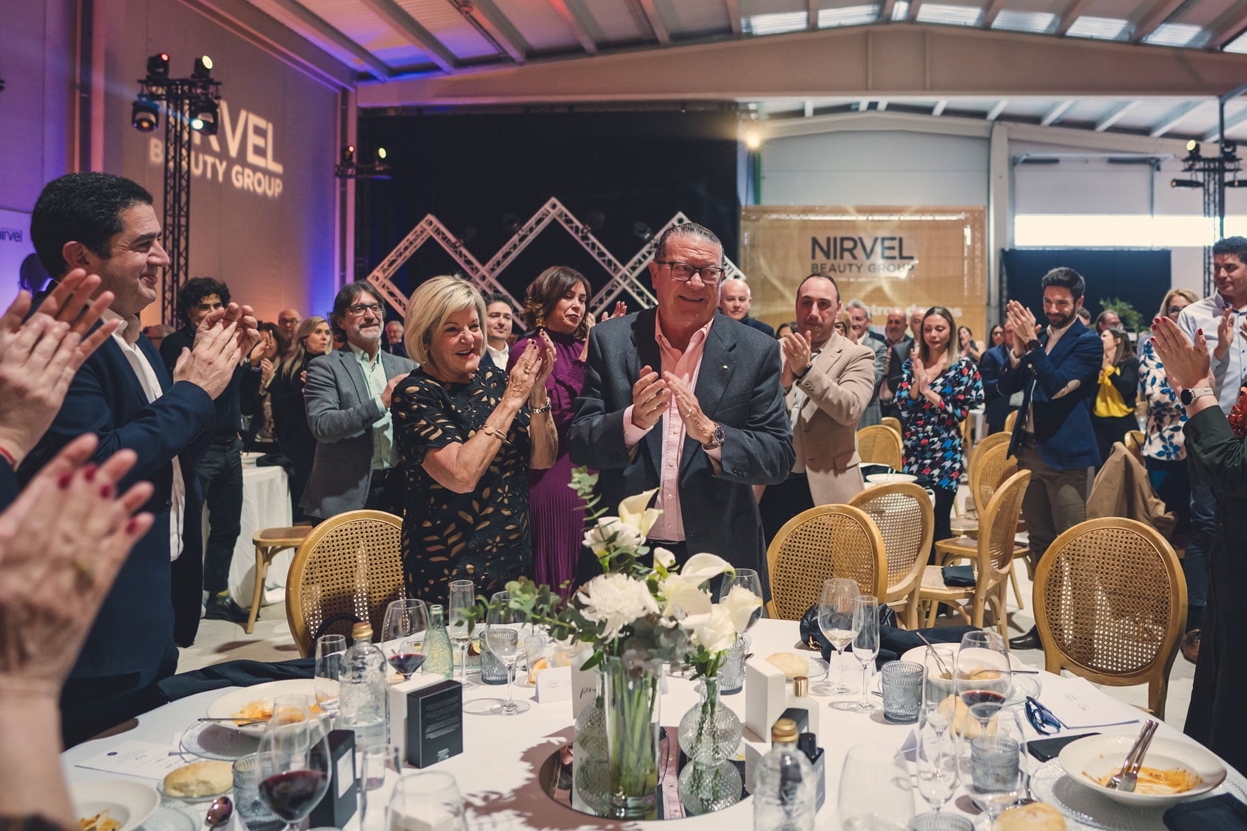 Jorge Vaquer, junto a su esposa Amalia, y el alcalde de Alcoy, Toni Francés, en un instante del homenaje