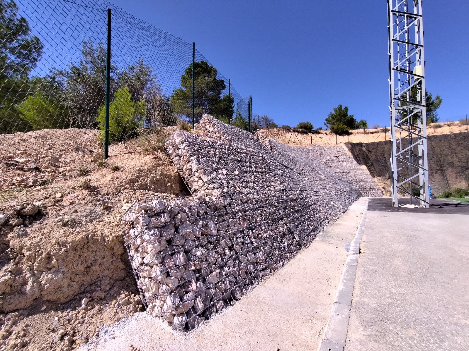 Reforma del campo Jorge Molina de Alcoy, muro de contención