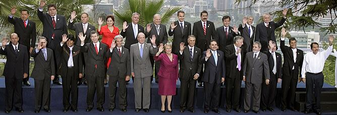 Foto de familia de los Jefes de Estado y Gobierno de la XVII Cumbre Iberoamericana