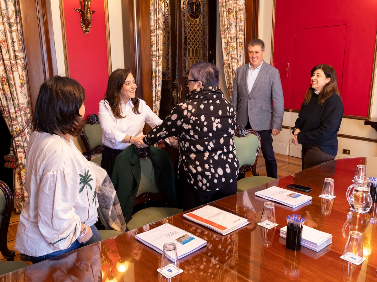 Acuerdo de anpas y Concello sobre el mantenimiento de colegio y la reclamación a la Xunta de soluciones estructurales