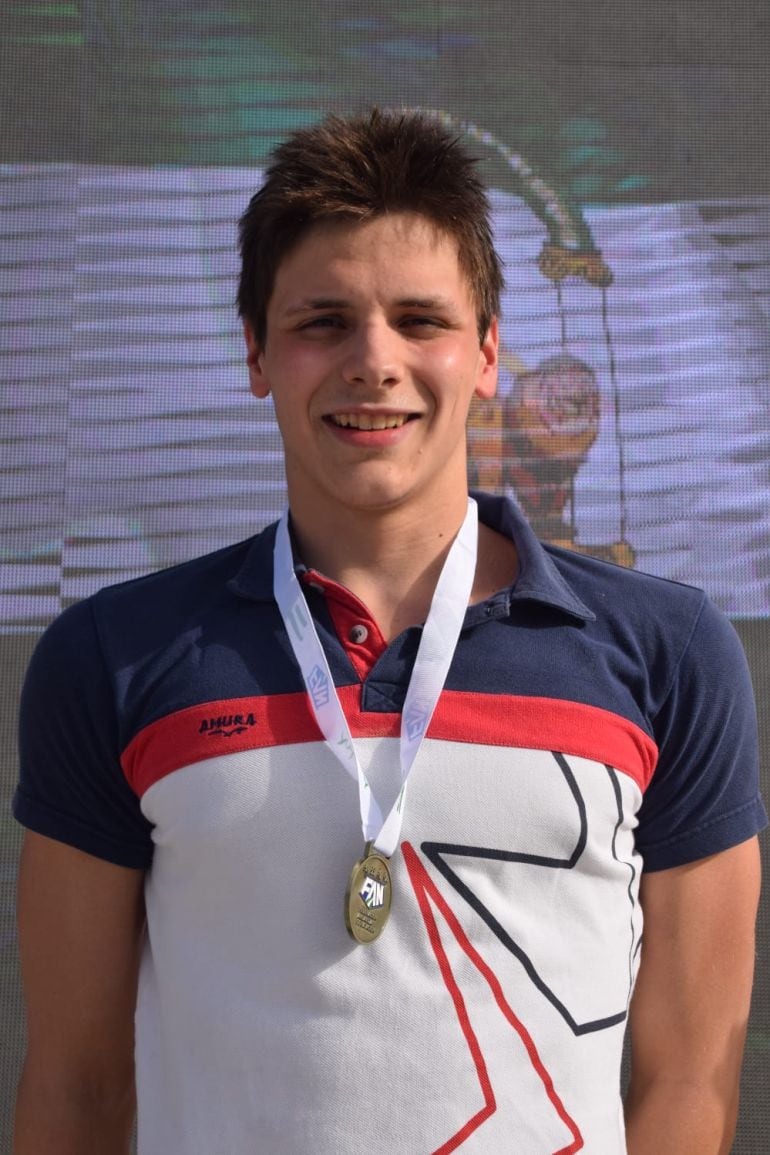 El jóven nadador linarense Javier Zorzosa
